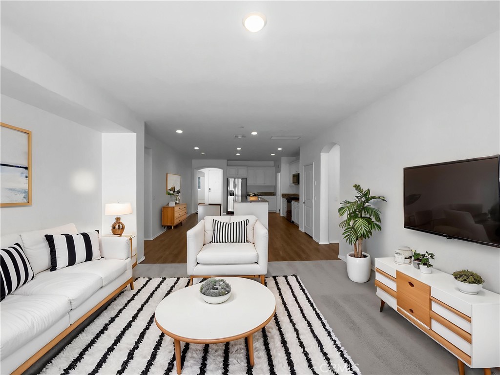 MLS #IV25092821 image #1