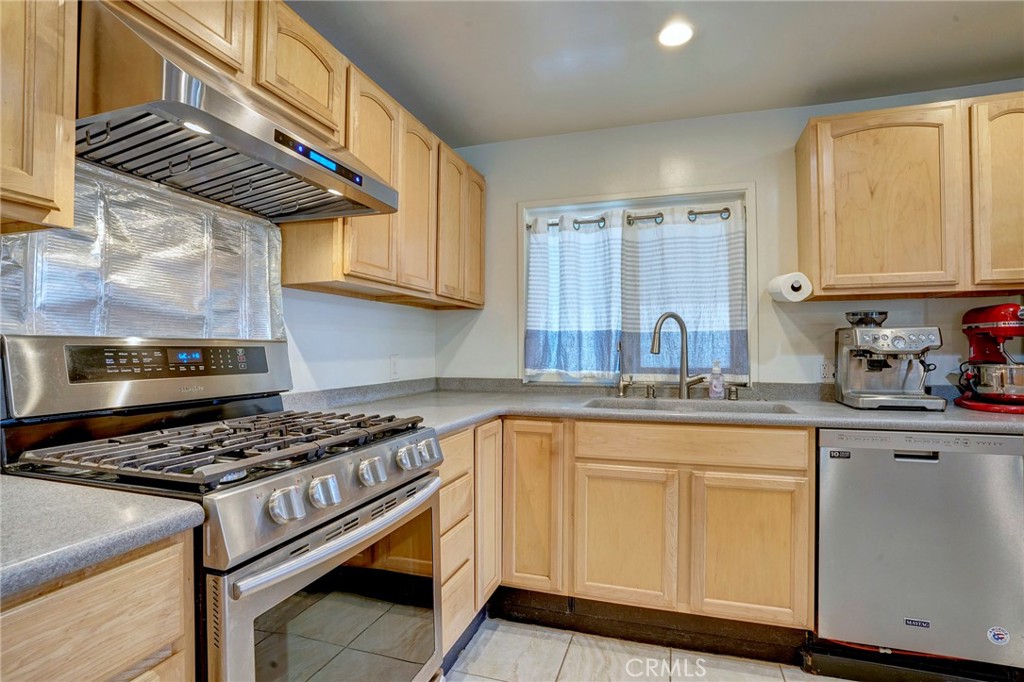 MLS #IV25156301 image #15