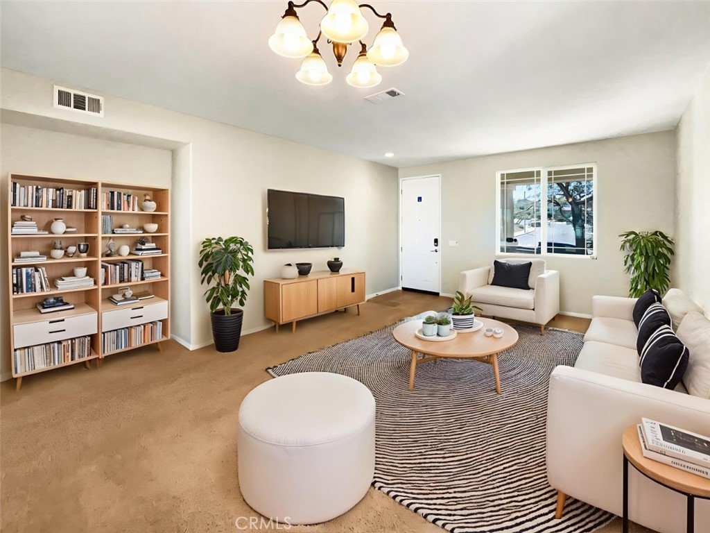 MLS #IV25172321 image #1