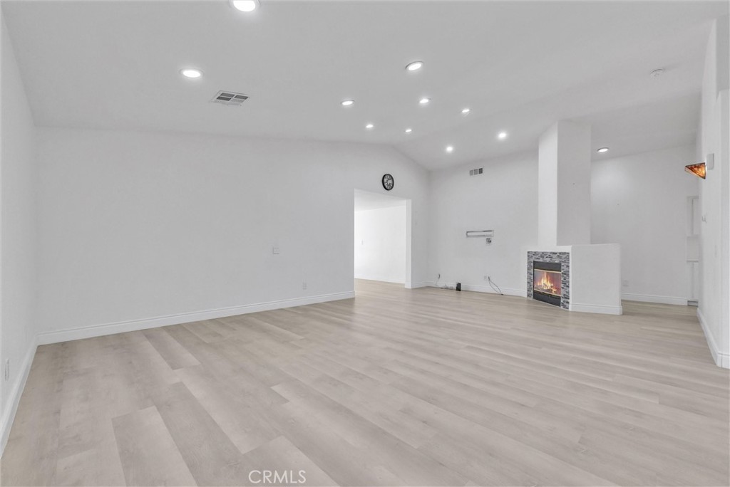 MLS #IV25195106 image #9