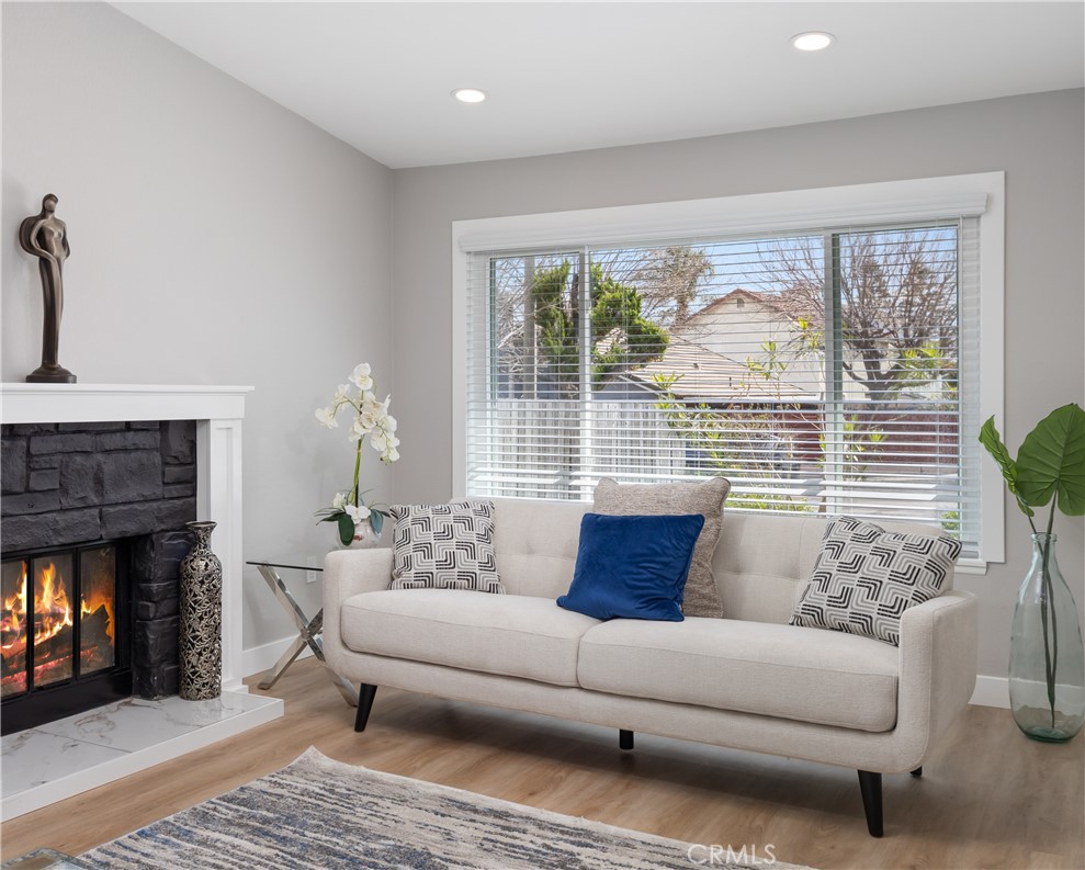 MLS #IV25203049 image #1