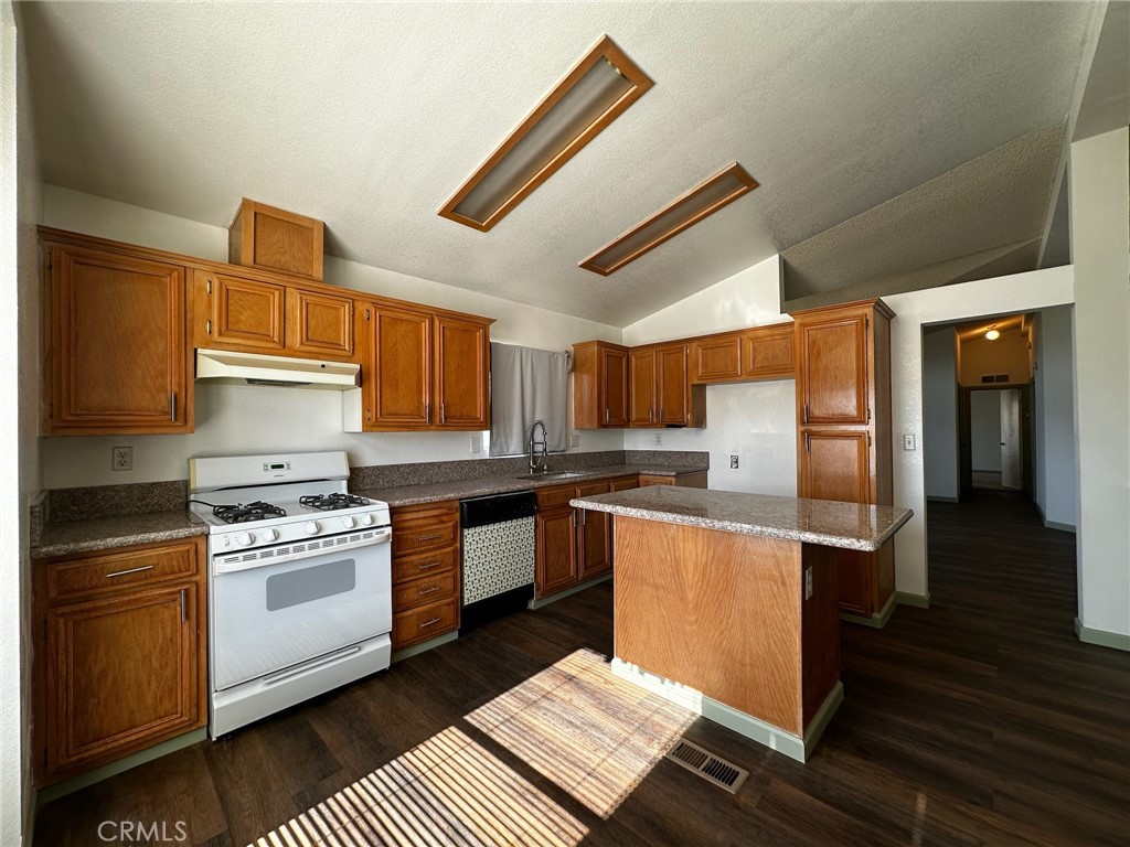 MLS #IV25211131 image #17