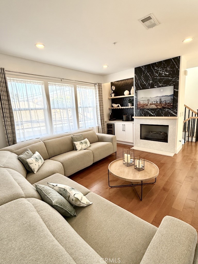 MLS #IV25214624 image #1