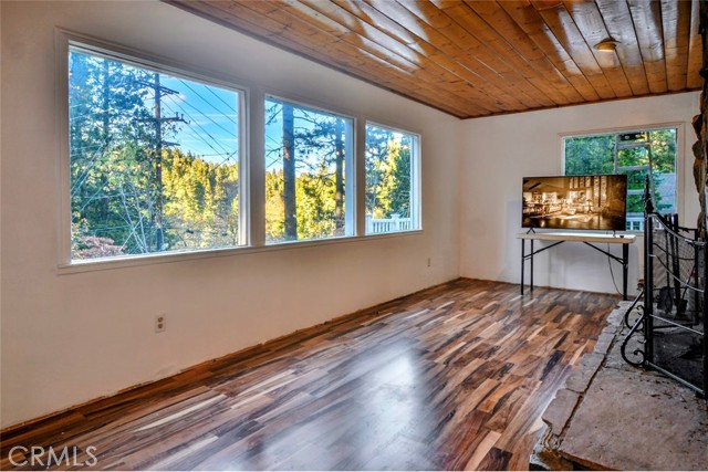 MLS #IV25216713 image #2