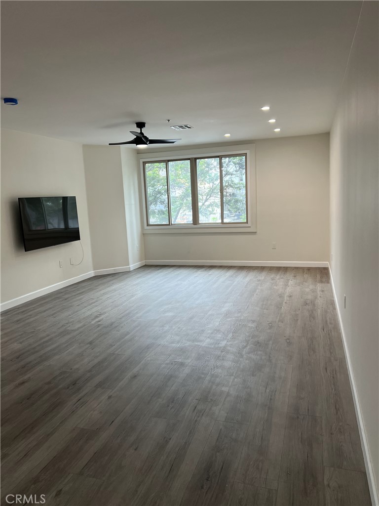 MLS #IV25217038 image #2