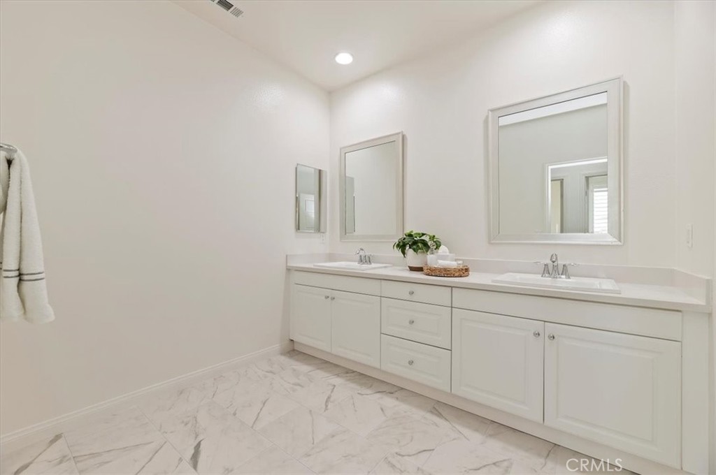 MLS #IV25221174 image #17