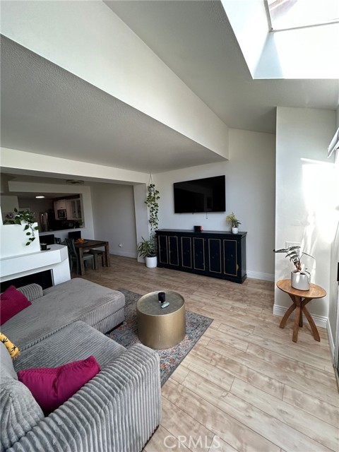 MLS #IV25221429 image #2