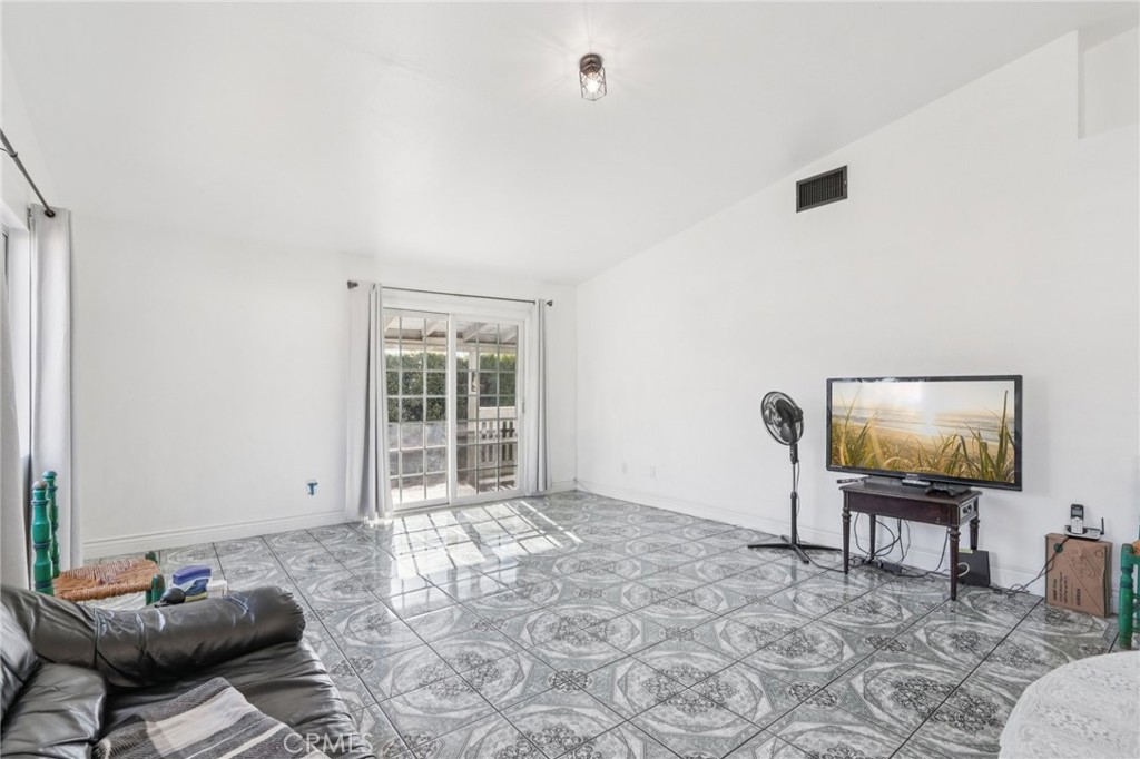 MLS #IV25224380 image #10