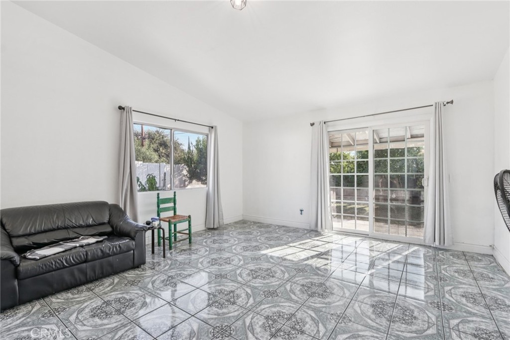 MLS #IV25224380 image #11