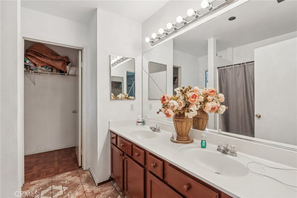 MLS #IV25224380 image #32