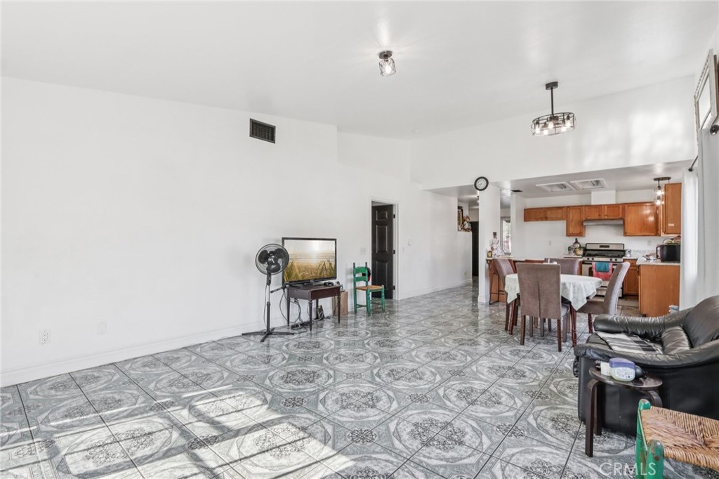 MLS #IV25224380 image #9