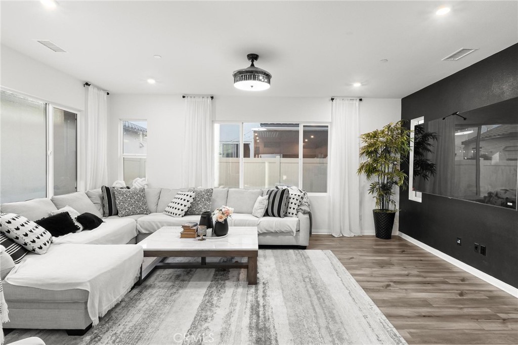 MLS #IV25236868 image #8