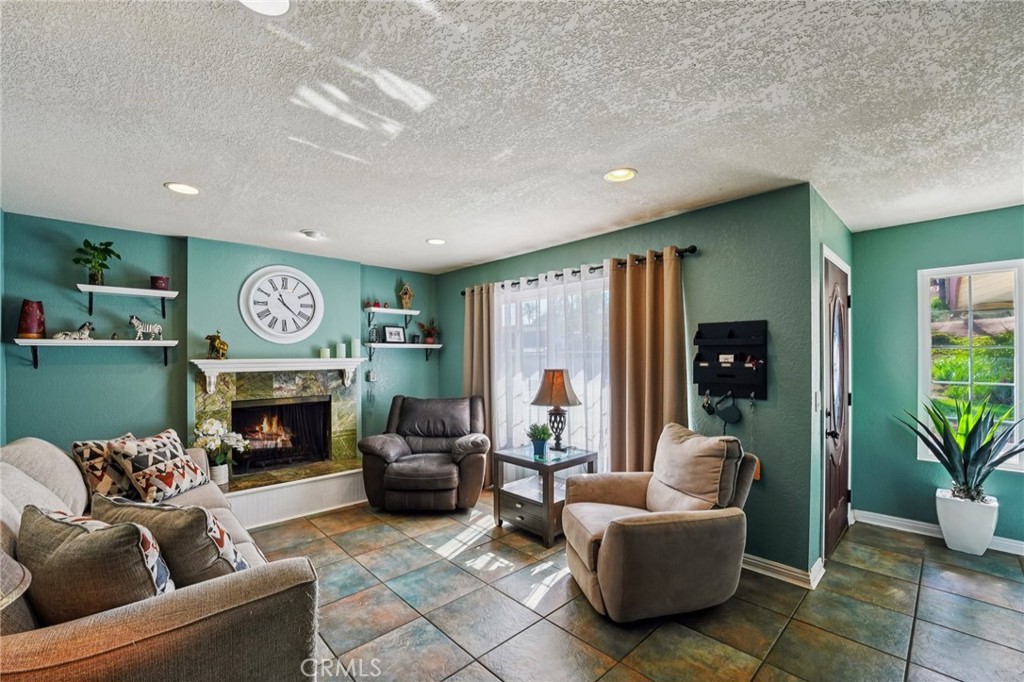 MLS #IV25244050 image #1