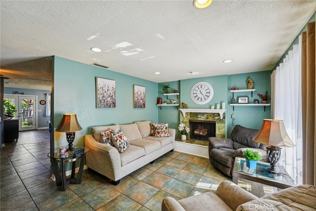 MLS #IV25244050 image #2