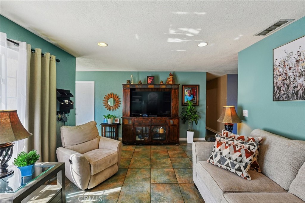 MLS #IV25244050 image #3