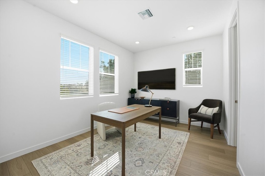 MLS #IV25247191 image #23