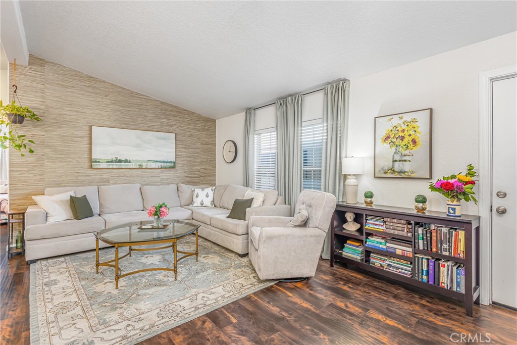 MLS #IV25247592 image #5