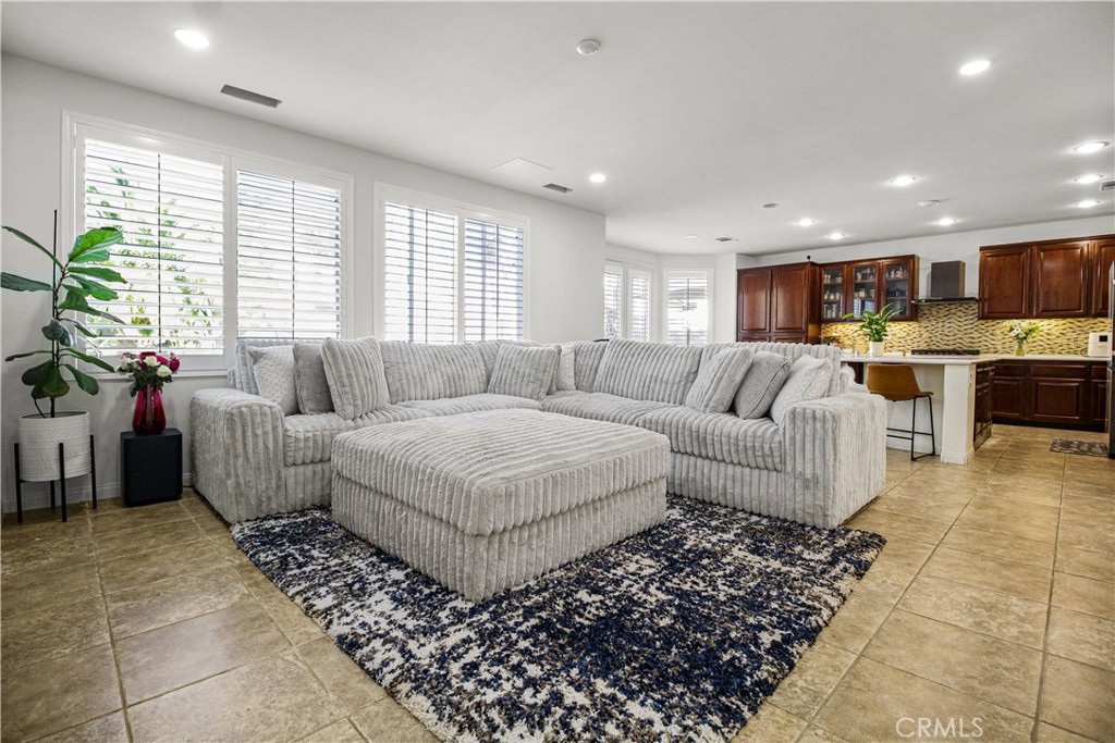 MLS #IV25251117 image #12