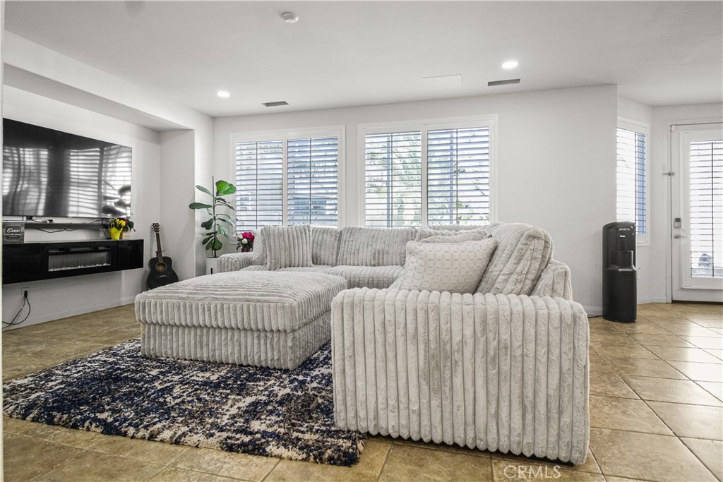 MLS #IV25251117 image #13