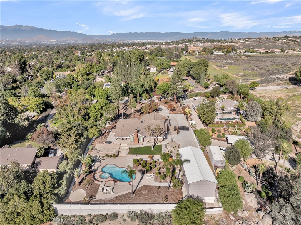 MLS #IV25270291 image #2