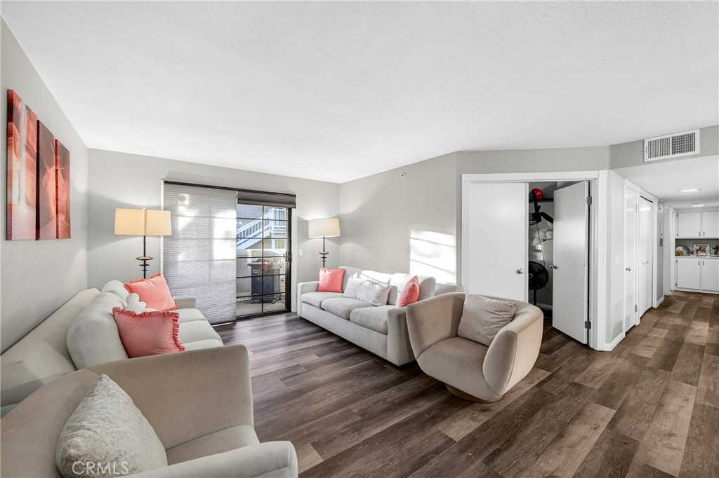 MLS #IV25270481 image #10