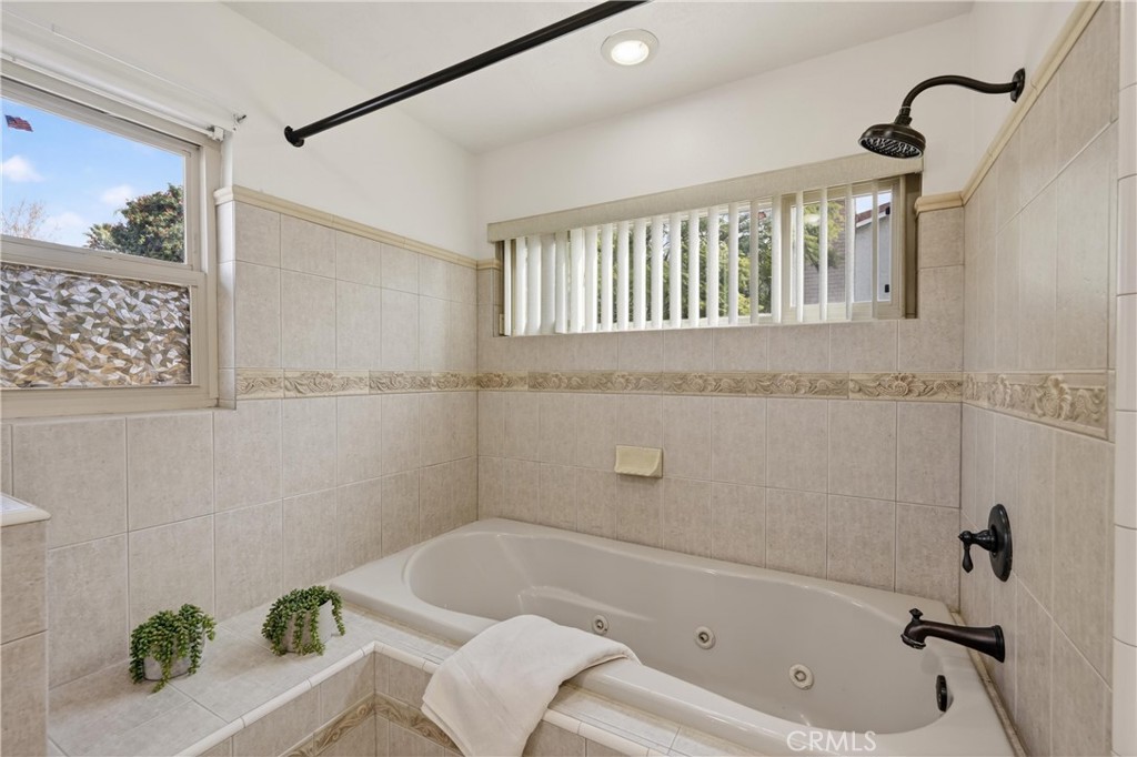 MLS #IV25280175 image #22