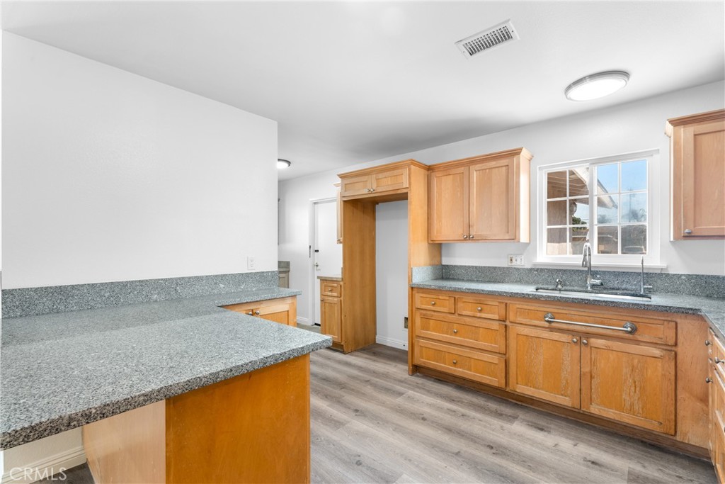 MLS #LG25192462 image #9