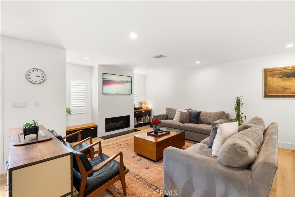 MLS #NP25109114 image #2