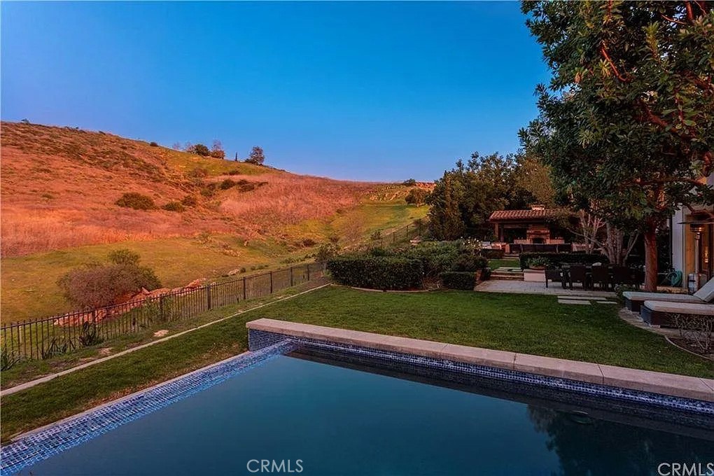 MLS #NP25178567 image #2