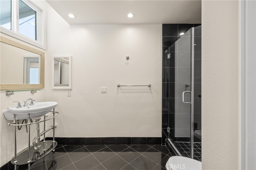 MLS #NP25192312 image #24