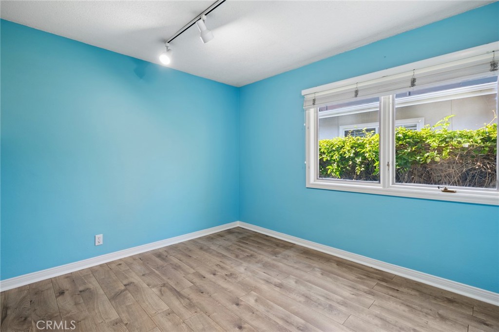 MLS #NP25234232 image #9