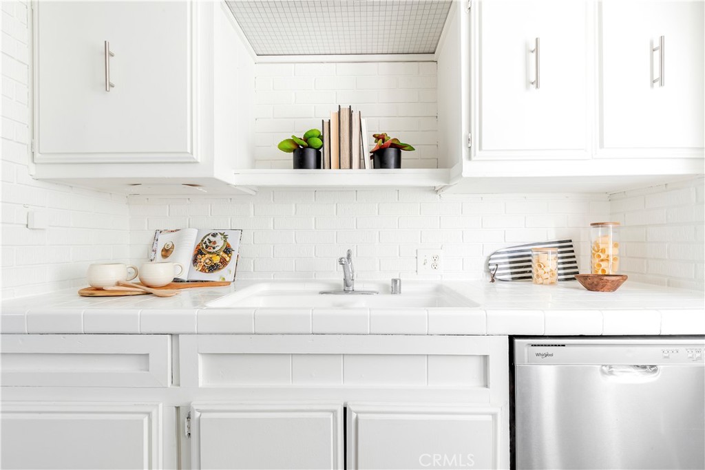 MLS #NP25278498 image #9