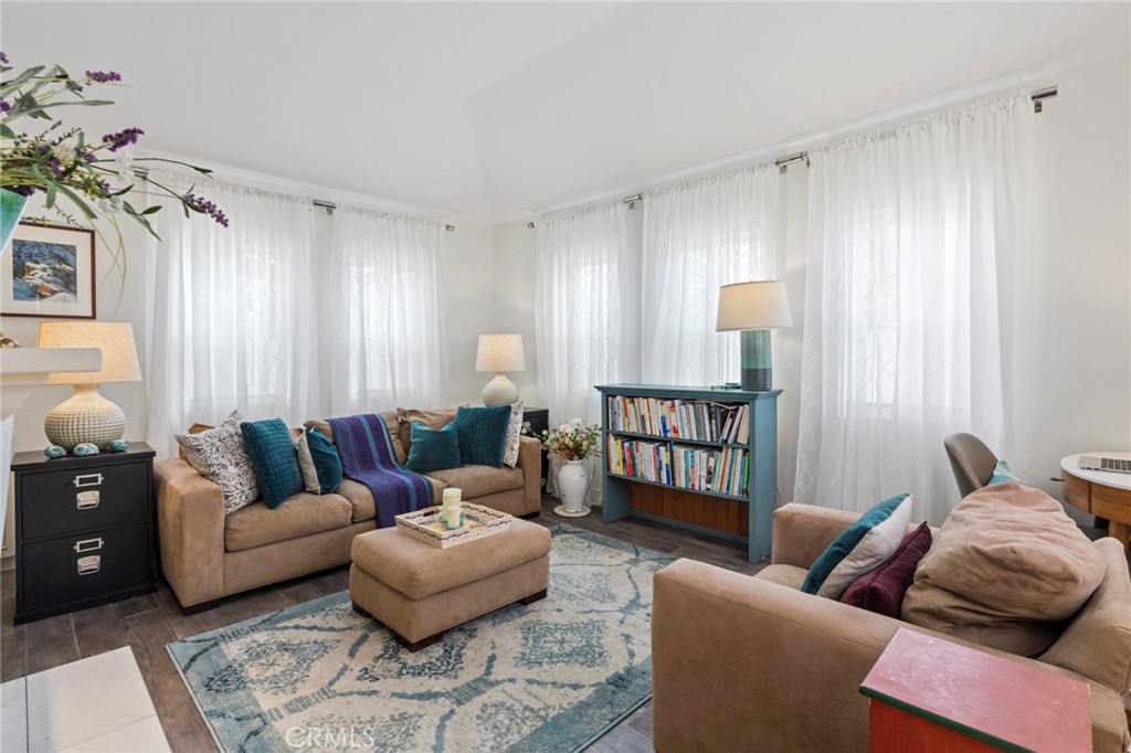 MLS #NP25278772 image #1