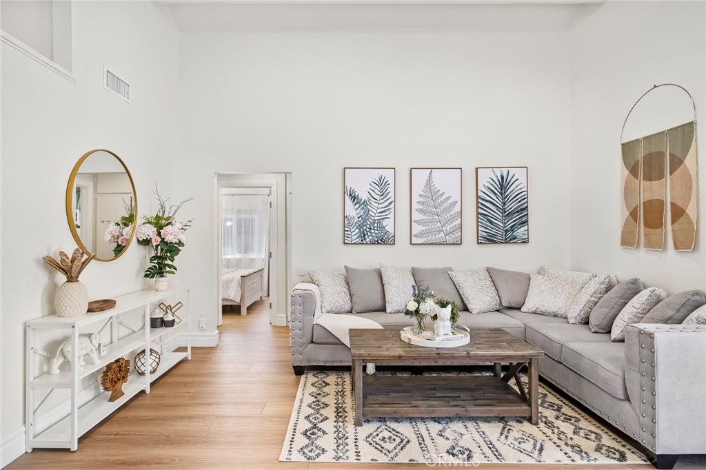 MLS #OC23001463 image #1