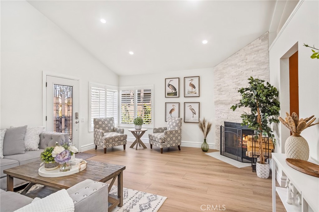 MLS #OC23001463 image #2