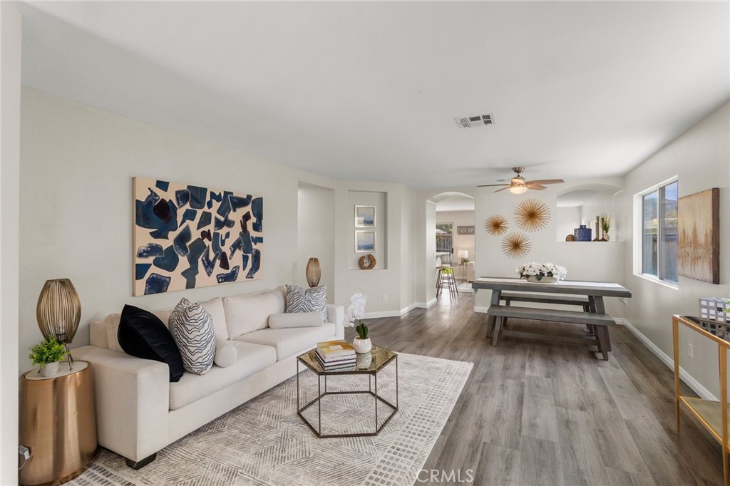 MLS #OC23172840 image #1