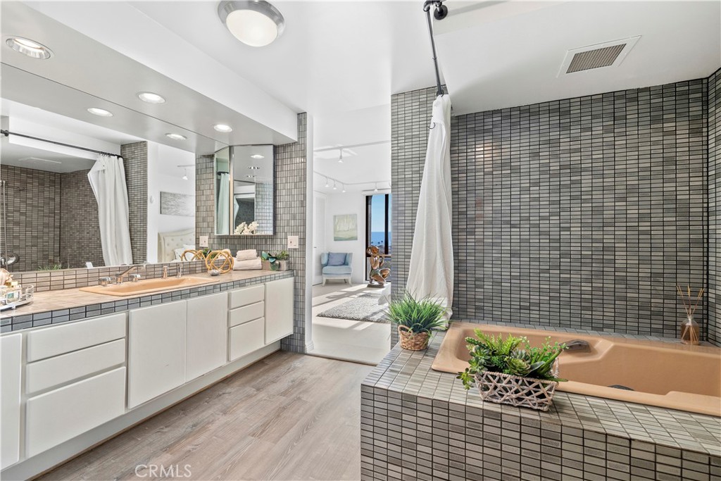 MLS #OC24002255 image #11