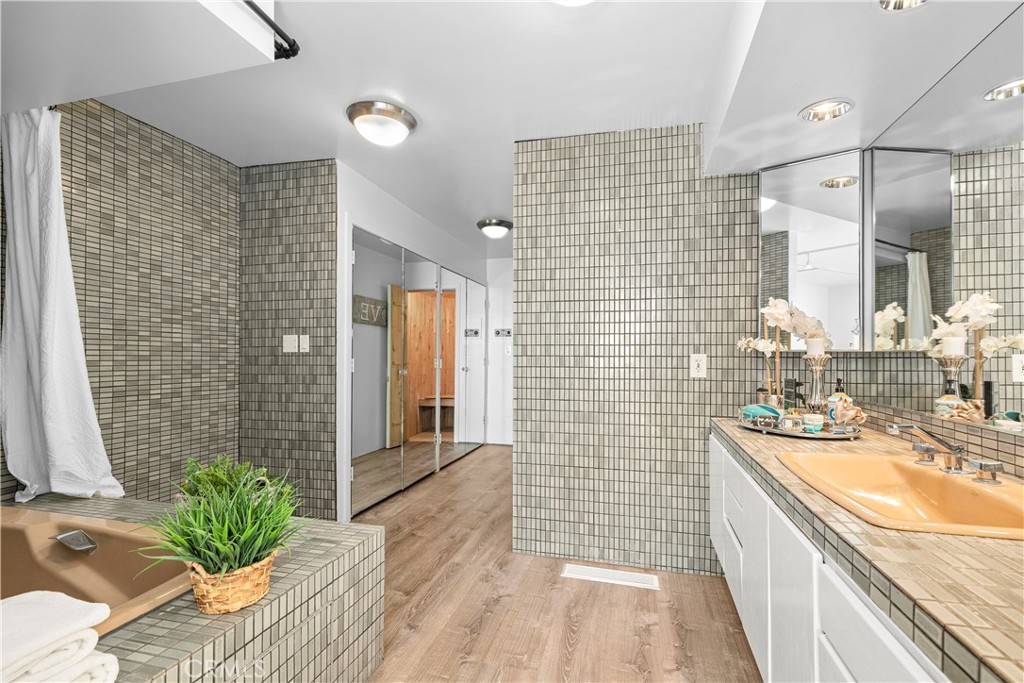 MLS #OC24002255 image #12