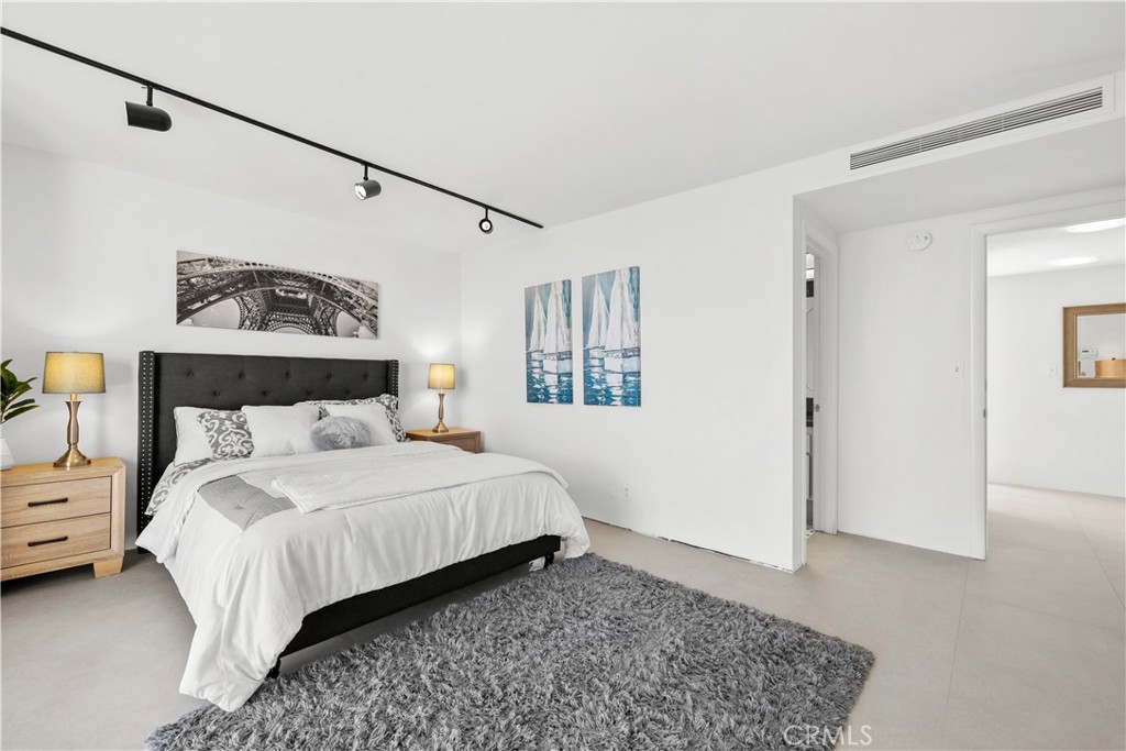 MLS #OC24002255 image #16