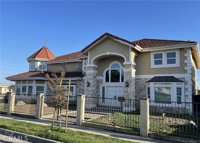 MLS #OC24013615 image #0