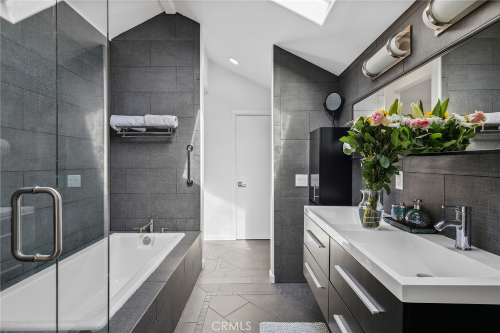 MLS #OC24065791 image #17