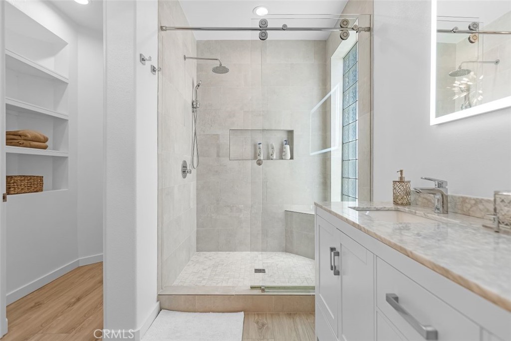 MLS #OC24101277 image #31