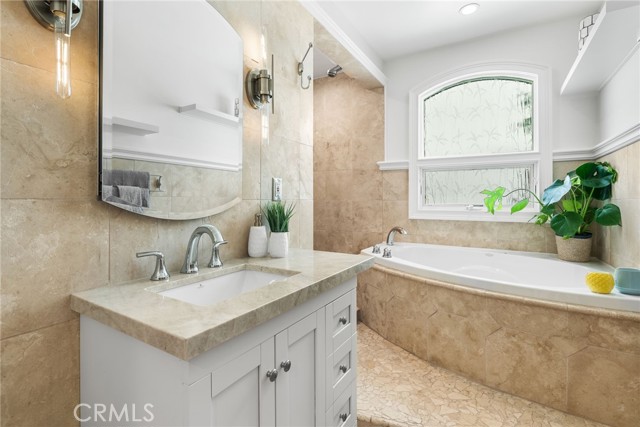 MLS #OC24186747 image #30