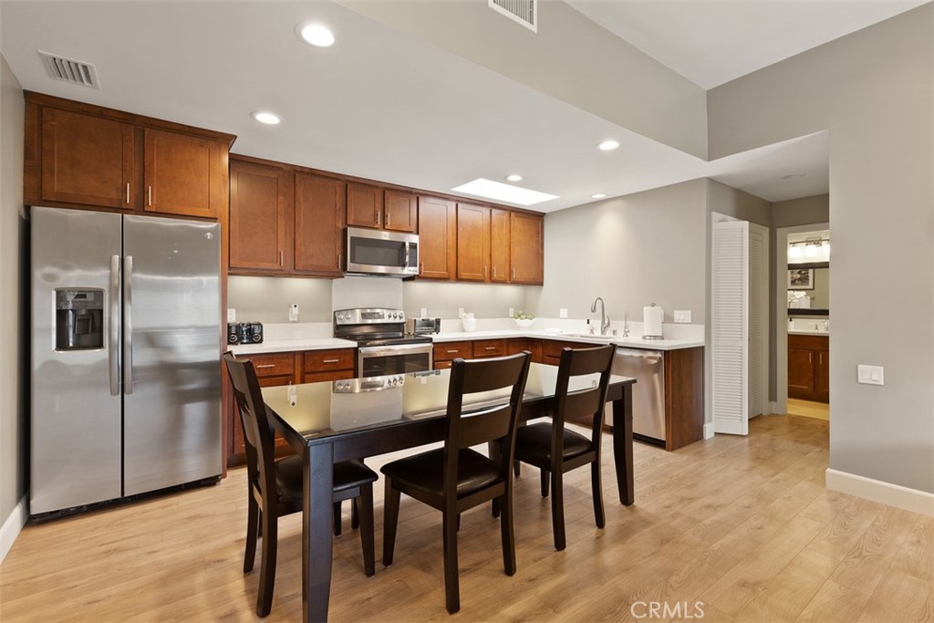 MLS #OC24190219 image #6