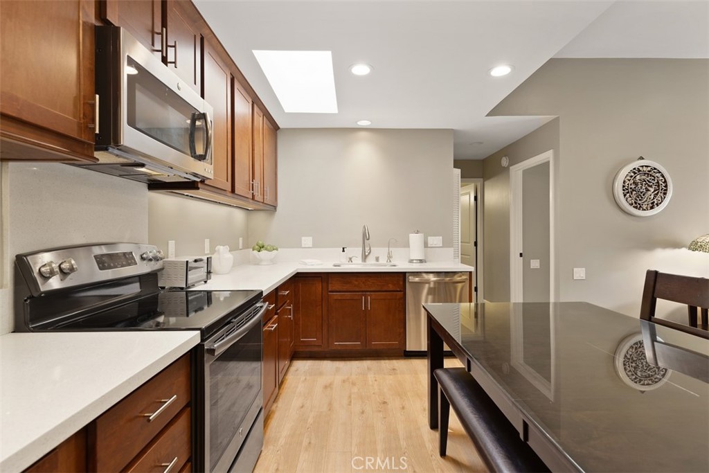 MLS #OC24190219 image #8