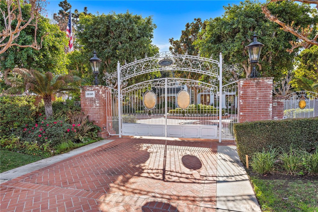 MLS #OC25005919 image #9