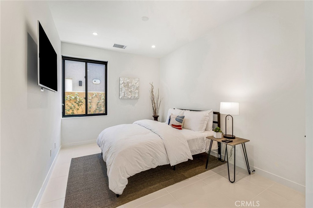 MLS #OC25007202 image #31