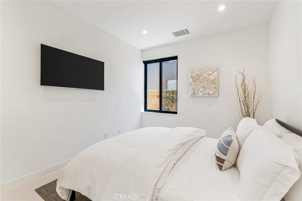 MLS #OC25007202 image #32