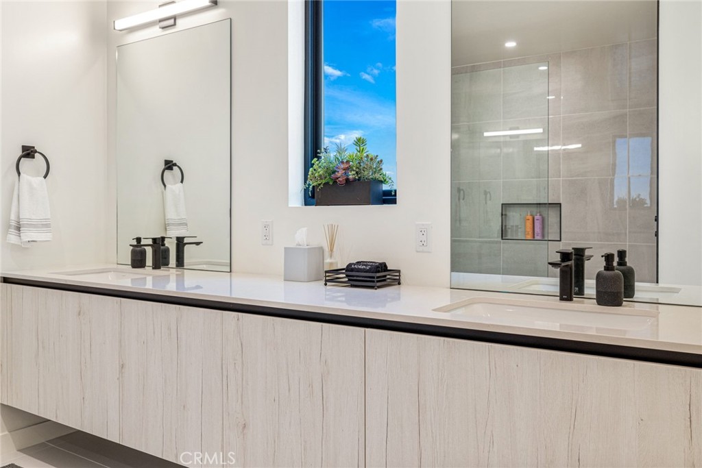 MLS #OC25007202 image #40