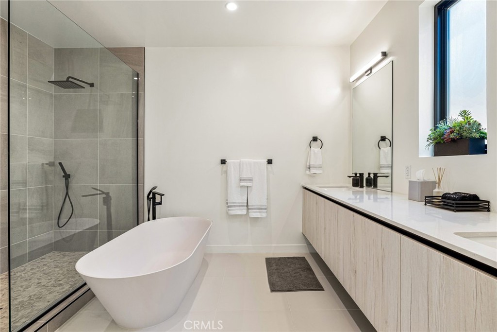 MLS #OC25007202 image #43